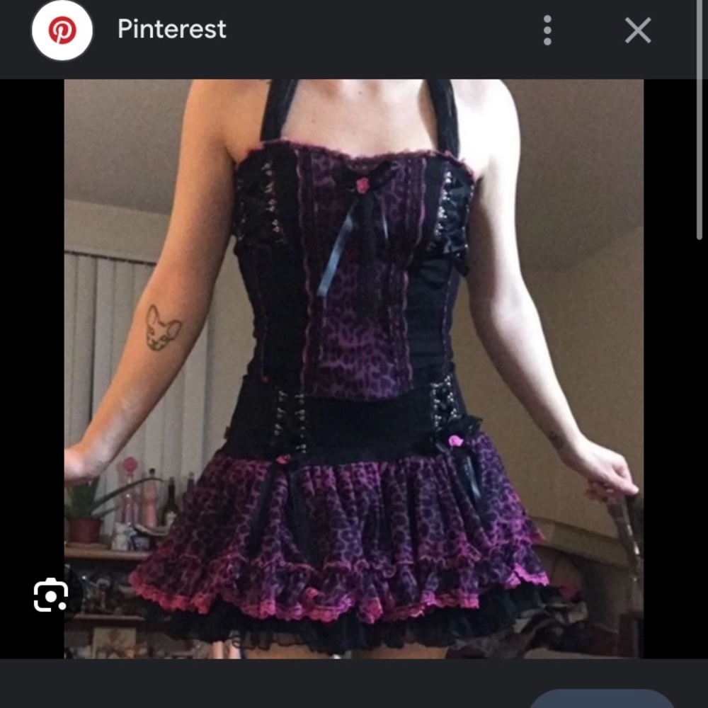 ISO DM IF YOU HAVE size small top size xs skirt